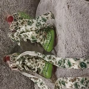 Shangri La floral lace-up shoes. Size 7.5